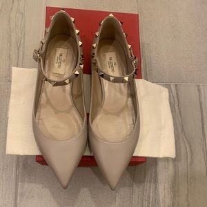Authentic Valentino Rockstud Flats in Blush/Taupe